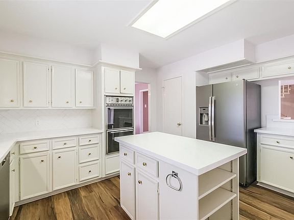 5th image of 1047 Honey Hill Dr