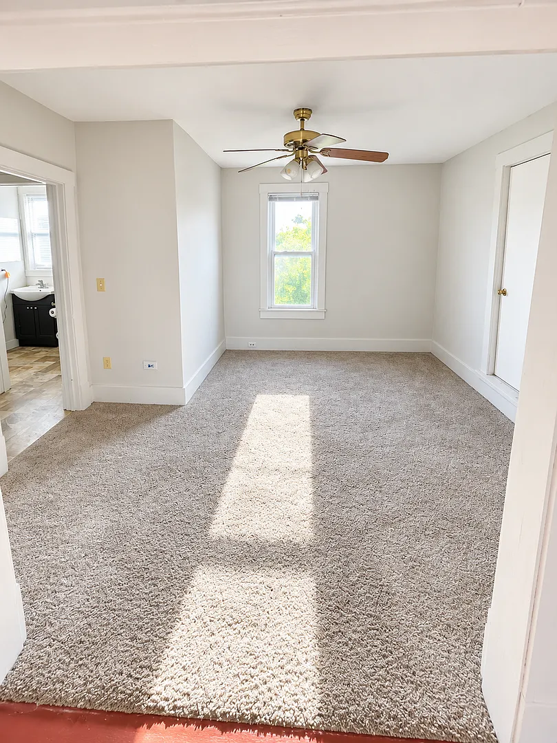 611 - 611 1/2 Bergen Ave — Photo 4