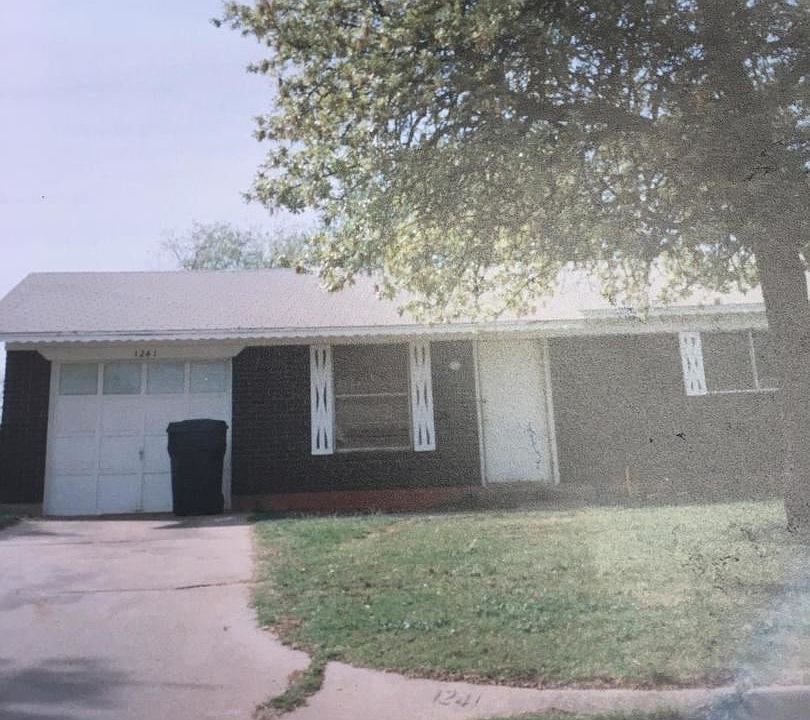2nd image of 1241 SE 23rd Ter