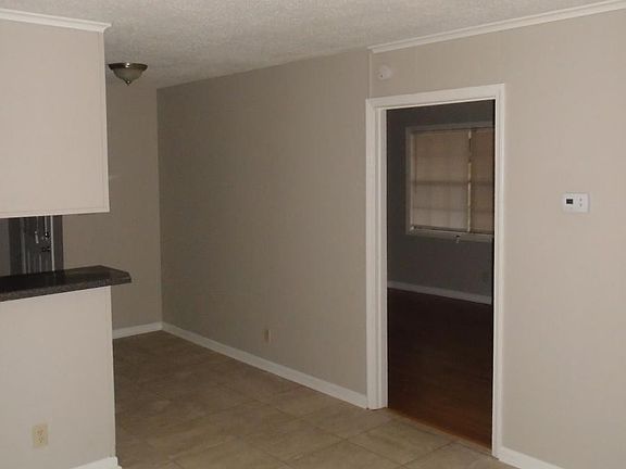 3rd image of 2102 Ashland Dr
