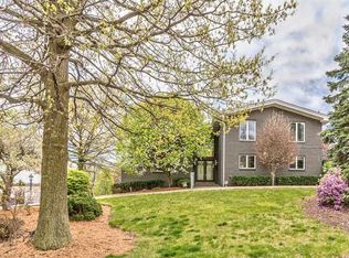 3867 Henley Dr, Pittsburgh, PA 15235