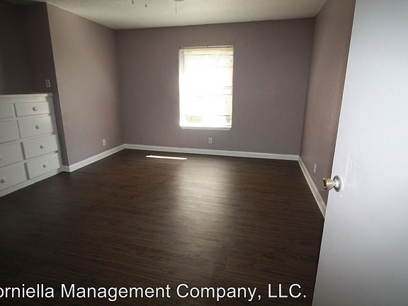 4th image of 2216 Marilyn St APT 2