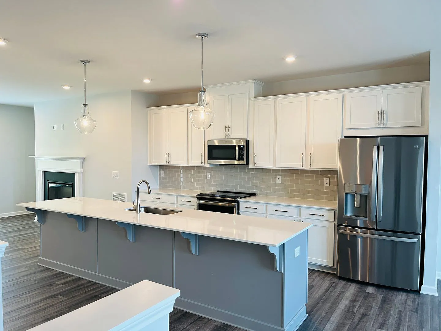 Like New Townhome Located In Westside Bend! Must See! — Photo 2