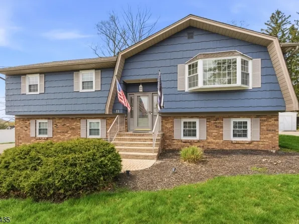 11 Overlook Dr, Rockaway Boro, NJ 07866