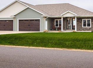 N6817 Sand Prairie Ct, Holmen, WI 54636