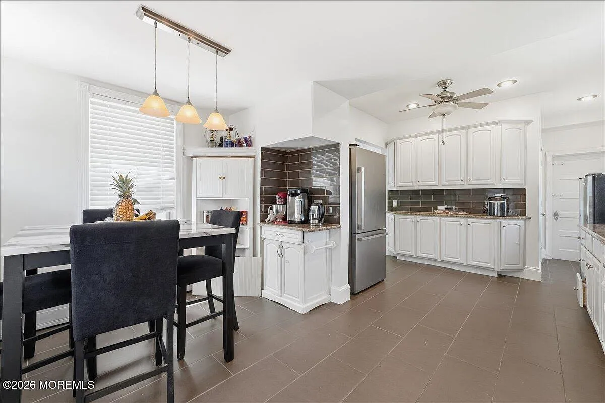 3 bed, 3.0 bath, 1918 sqft, $45,000 — Photo 4