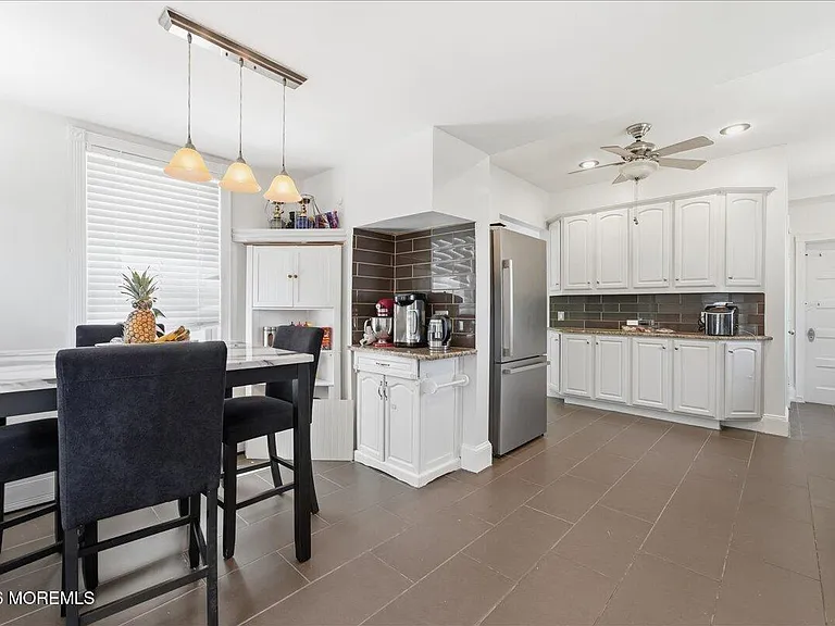 496 W Park Ave — Photo 4