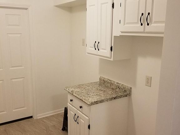 Kitchen (Right)
