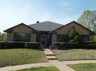 2113 Woodglen Dr, Garland, TX 75040