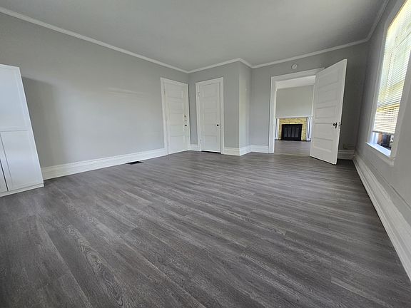 5th image of 381 Linwood Ave APT 4