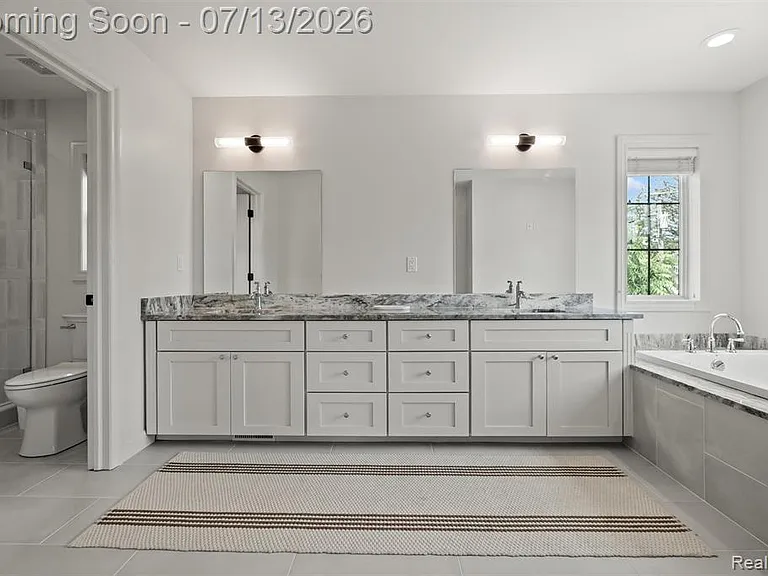 1049 Chapin Ave — Photo 20