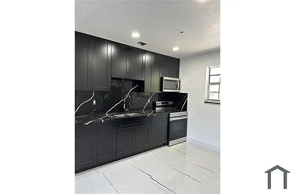 Building Photo - 727 NW 108th St #727
