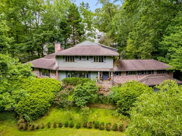 3018 W Pine Valley Rd NW, Atlanta, GA 30305