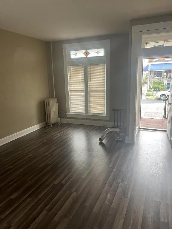 2200 Baker St — Photo 2