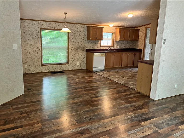 204 W Milton Rd #19 — Photo 3