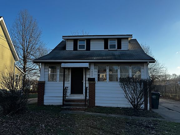 Great neighborhood, close to shopping, golf, and freeway access