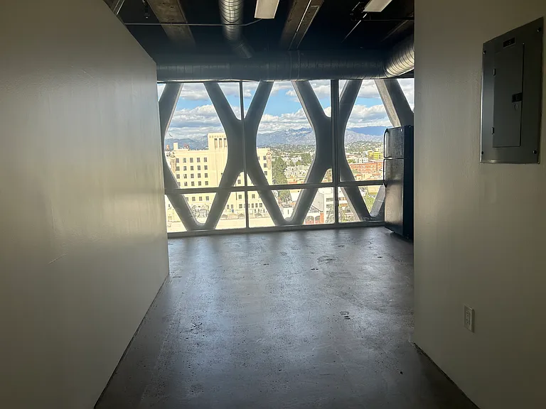 2404 Wilshire Blvd #12E — Photo 6