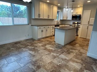 572 Cherrywood Rd, Kaysville, UT 84037