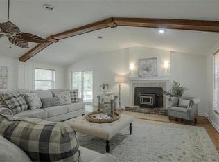 6934 Reeds Rd, Prairie Village, KS 66208