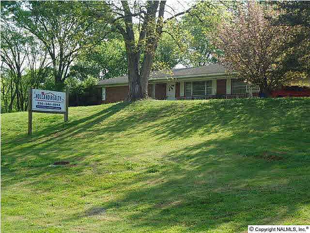 2nd image of 1001 Ewing Ave