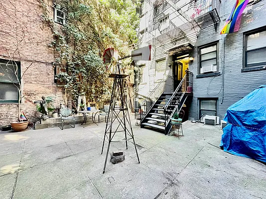 Rented by HOLTON REAL ESTATE INC. | media 25