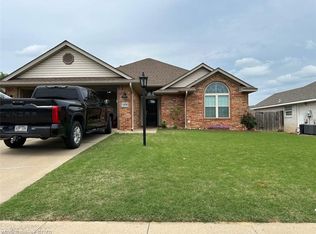1076 Red Oak Dr, Alma, AR 72921