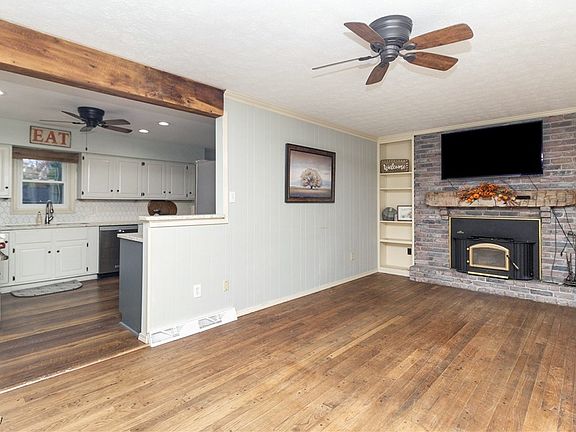 3rd image of 9205 Idlewood Dr