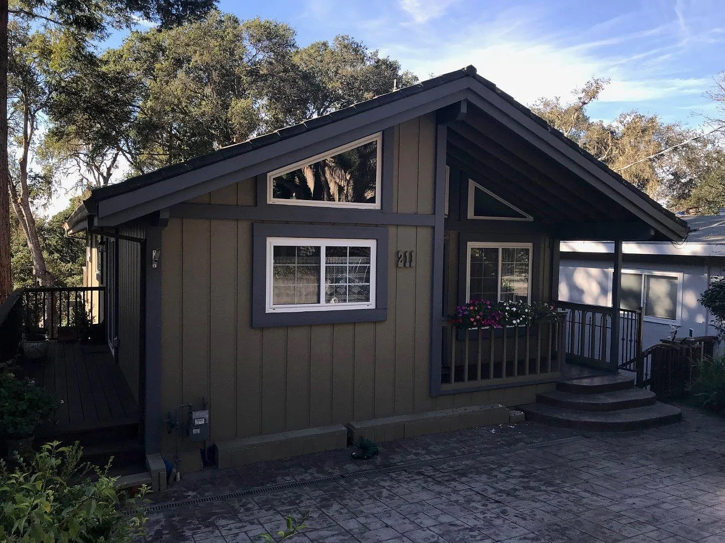 211 Spreckels Dr photo 1