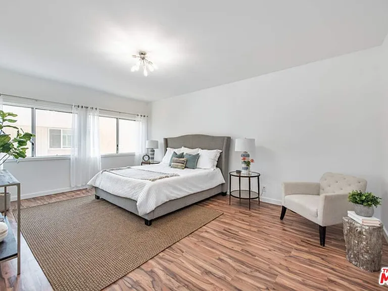5139 Balboa Blvd #203 — Photo 9