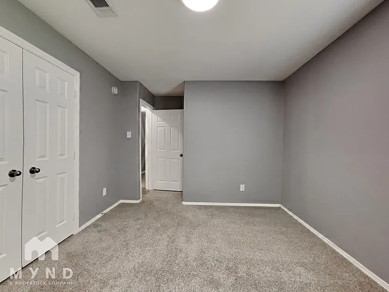 1815 Sherwood Forest Cir — Photo 21