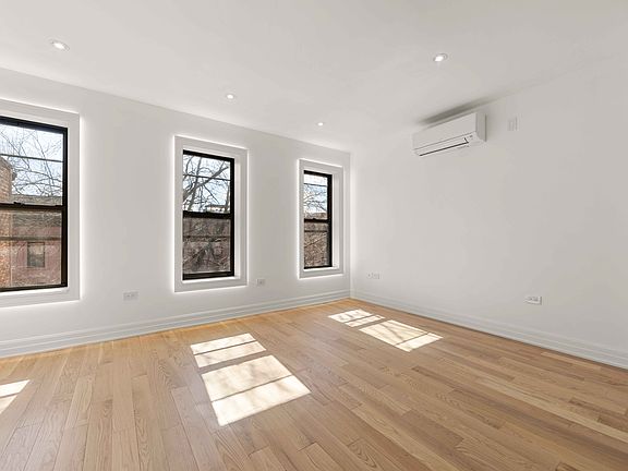 3rd image of 35 Park Pl #4