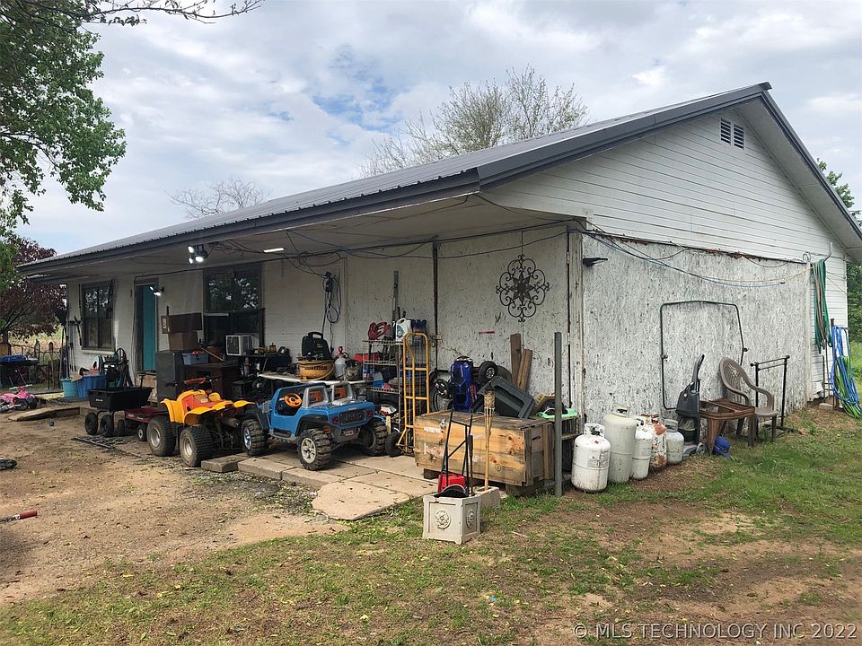 2nd image of 202 S Oak St