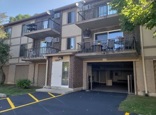 1667 Kiowa Dr #103, Naperville, IL 60565