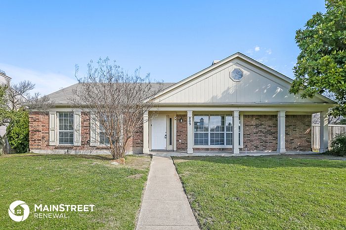 1st image of 809 Nora Ln