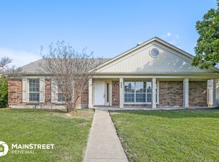 809 Nora Ln, Desoto, TX 75115