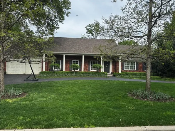 9905 Cherokee Ln, Leawood, KS 66206