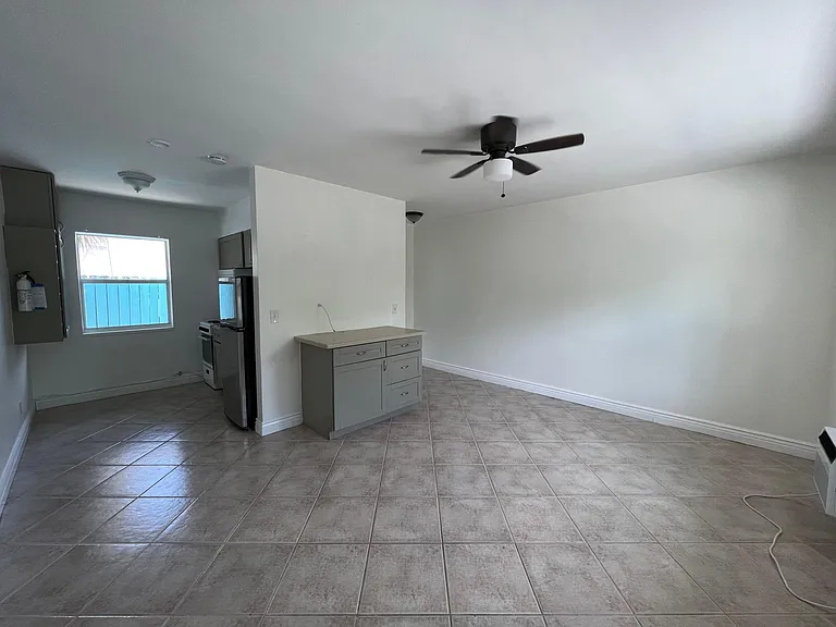 161 SE 5th Ave #3 — Photo 9