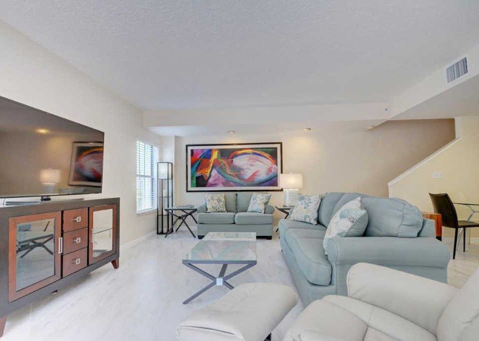 1st image of 55 Uno Lago Dr