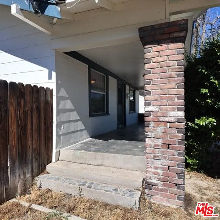 3 bed, 1.0 bath, 1095 sqft, $1,868 — Photo 4