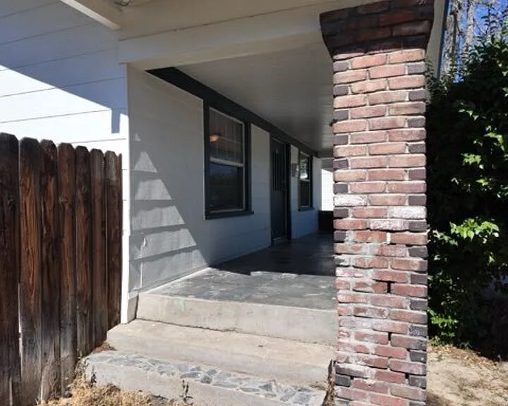 2416 Chester Ln — Photo 4
