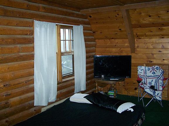 5th image of 1270 E Evans Cres