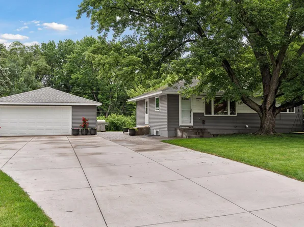 867 111th Ave NW, Coon Rapids, MN 55448