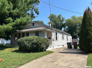 1202 Maple St, Pekin, IL 61554