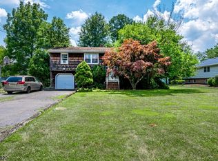 27 Pleasant Plains Rd, Franklin Park, NJ 08823