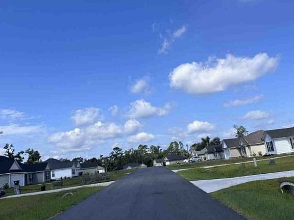 Exterior Neighborhood (street photo)