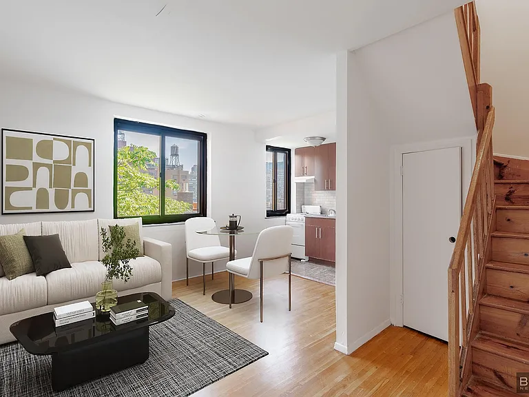 207 E 27th St #PHB — Photo 2