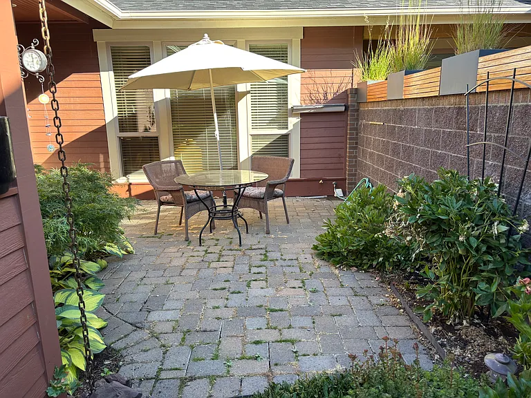 2523 NW Crossing Dr — Photo 4