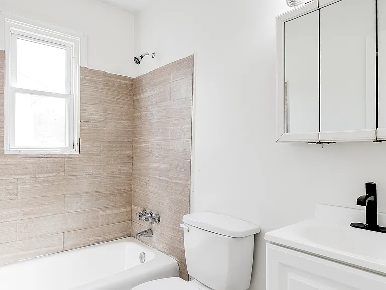 1600 Pollock St #B — Photo 8