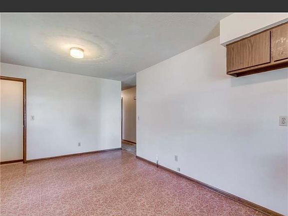 5th image of 1270 Stratford St