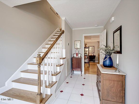 3rd image of 1356 Montrose Place